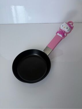 2013 Sanrio HELLO KITTY Non Stick Fry Pan Good Condition